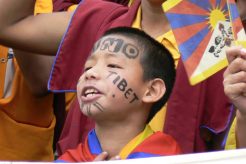 The Sun Behind the Clouds. Tibet’s Struggle for Freedom